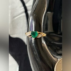 125. Emerald ring